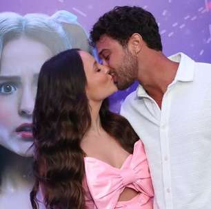 Larissa Manoela vai a pré-estreia com vestido de R$ 4,5 mil