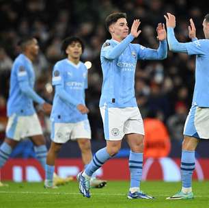 Manchester City, já classificado, vence mais uma na Champions