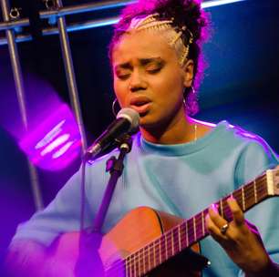 Eleita como artista revelação do ano, Melly apresenta "Azul" no Showlivre