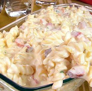 Macarrão de forno com molho branco: um almoço rápido