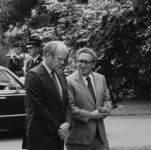 Você sabia que Henry Kissinger é um vilão canônico em Assassin's Creed?