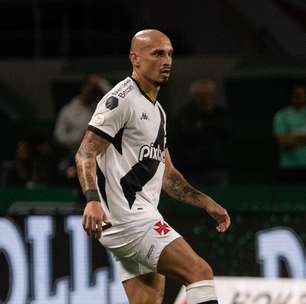Vasco volta a ter formação defensiva que sofreu menos gols no Brasileirão