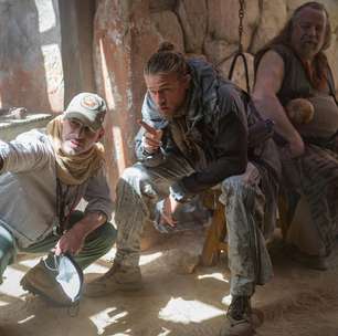 CCXP23: Charlie Hunnam dá detalhes de sua amizade com Zack Snyder