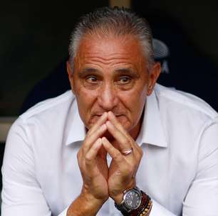 Juan e Tite prestam homenagens à Filipe Luis e Rodrigo Caio em coletiva