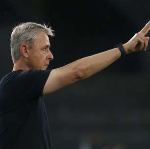 Tiago Nunes rechaça 'oba-oba' do Botafogo e espera que declínio sirva de aprendizado