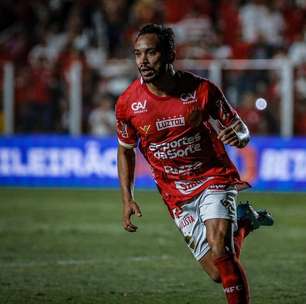 Meia Lourenço deixa Vila Nova e assina com o Ceará por duas temporadas