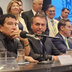 Câmara lança frente para defender escola cívico-militar e evento vira tietagem a Bolsonaro