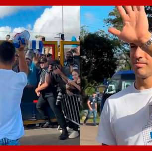 Luis Suárez se despede do Grêmio com festa da torcida em aeroporto