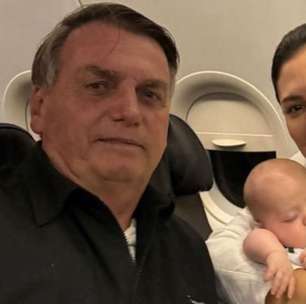 Michelle posta foto de Bolsonaro com neto: "Jair vovô com Jair netinho"