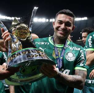 Único tetracampeão brasileiro por um mesmo clube, Dudu iguala ídolos históricos do Palmeiras e comemora