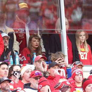 NFL: Comentarista comete gafe ao chamar Taylor Swift de "esposa de Kelce"