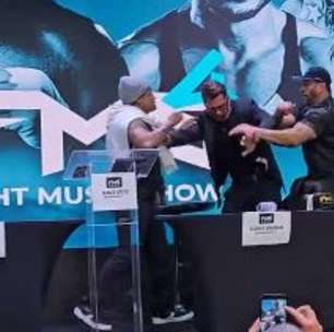 Popó se irrita e quase acerta soco em Bambam durante coletiva; luta acontece em fevereiro