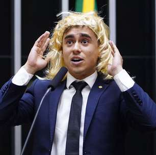 André Mendonça rejeita notícia-crime que atribui transfobia a Nikolas por discurso com peruca