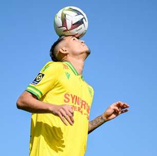 Vasco encaminha compra de Adson, do Nantes, para ser substituto de Pec