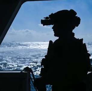 Militares de elite dos EUA somem no mar durante operação contra barco com armas para abastecer Houthis