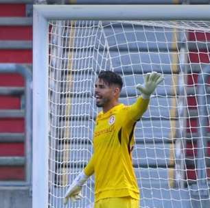 Goleiro Ivan realiza cirurgia no joelho e manda recado: 'Agradeço ao suporte do Inter'