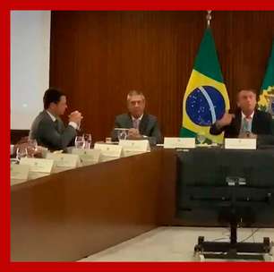 Bolsonaro defendeu golpe sem armas em reunião ministerial em 2022: 'Não é dar tiro'