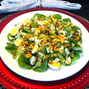 Salada verde crocante, leve e saborosa: receita leve, aqui
