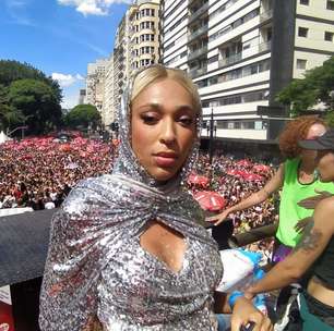 Deputada Erika Hilton curte bloco de Carnaval em SP: 'Sou foliona closeira'