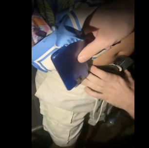 Homem é preso em flagrante com 6 celulares furtados escondidos debaixo da roupa durante bloco em SP