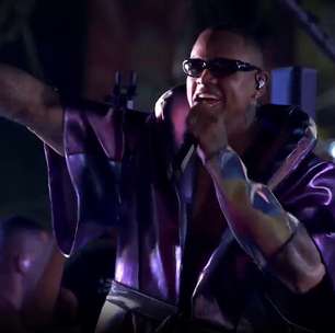 Carnaval 2024: Léo Santana canta 'Perna Bamba' com look roxo futurista