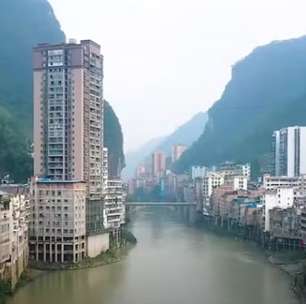 Cidade mais estreita do mundo abriga 400 mil pessoas na China