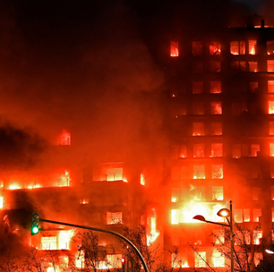 Incêndio em prédio residencial deixa 4 mortos e 14 desaparecidos na Espanha
