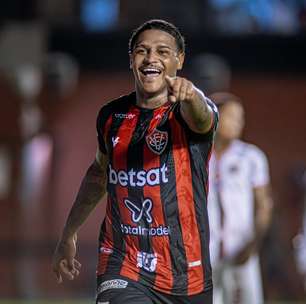 Técnico do Vitória avalia evolução de Rodrigo Andrade: "Aos poucos, foi encontrando seu melhor posicionamento"