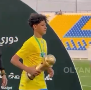 Filho de Cristiano Ronaldo vence 1º título com Al-Nassr e levanta taça de campeão; veja o momento