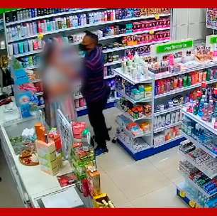 Homem enxuga lágrimas de mulher ao assaltar farmácia no interior de SP