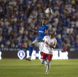 Zé Ivaldo, do Cruzeiro, é criticado pela esposa após expulsão: 'Bravinho'