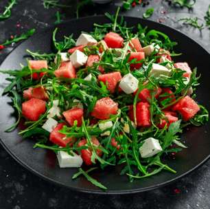 6 saladas refrescantes para incluir na dieta