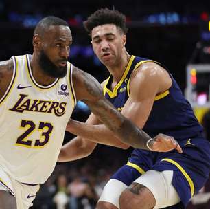 Cronômetro trava e jogo do Lakers na NBA termina com relógio manual