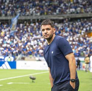 "Ele sempre me cobra"; jogador do Cruzeiro revela cobrança de Nico Larcamón