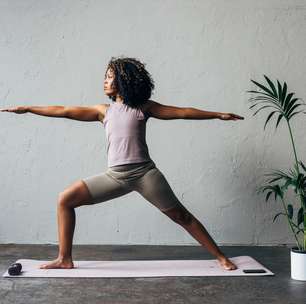 5 posturas de yoga para melhorar a saúde sexual da mulher