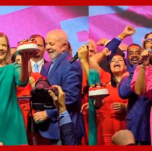 Festa de aniversário do PT tem Lula e Janja cantando parabéns e soprando velas: 'Muito orgulho'