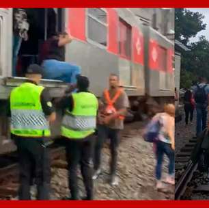Falha na CPTM faz passageiros andarem nos trilhos sob chuva em SP