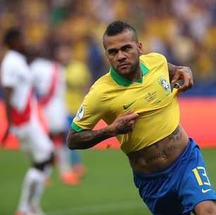 Daniel Alves se apresenta pela 1ª vez à Justiça da Espanha após conseguir liberdade provisória; veja