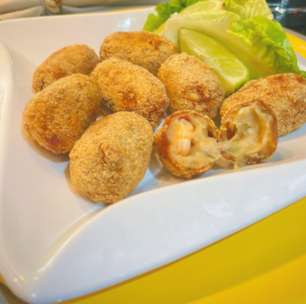 Croquete de camarão: crocante fora, cremosinho dentro, ótimo