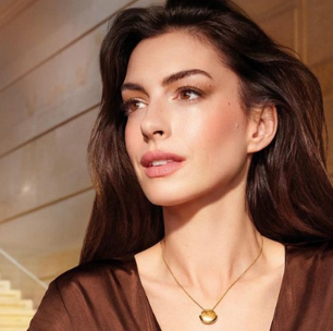 Anne Hathaway revela que sofreu um aborto espontâneo enquanto atuava como grávida no teatro