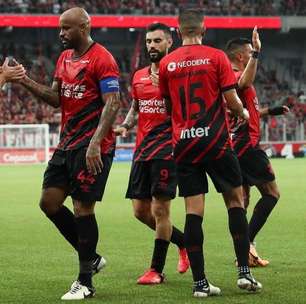 Com um a menos, Athletico vence o Maringá no primeiro jogo da final do Paranaense