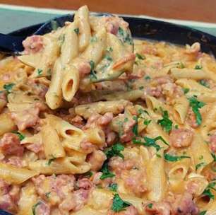 Macarrão cremoso com linguiça muito cremoso que fica pronto rapidinho