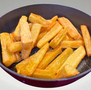 Mandioca sem fritar: dourada, crocante e sequinha; descubra como