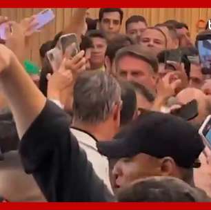 Bolsonaro é hostilizado e aplaudido em restaurante em Goiás