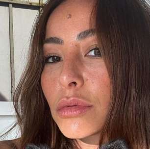 Sabrina Sato surge agarradinha com Nicolas Prattes em hotel de luxo em Paris