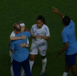 Brasileirão Feminino: Santos é derrotado pelo Corinthians em jogo marcado por protestos