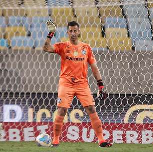 Fábio, do Fluminense, se torna o jogador mais velho da história do Brasileirão