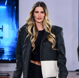 Yasmin Brunet volta ao SPFW em desfile com drone e robô