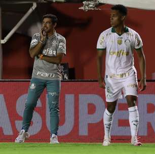 Abel Ferreira critica gramado do Barradão após vitória do Palmeiras: 'Prefiro o sintético'