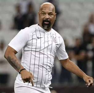 Dinei 'rasga' contra Willian no Corinthians e elogia titular de António Oliveira: "Tiro meu chapéu"